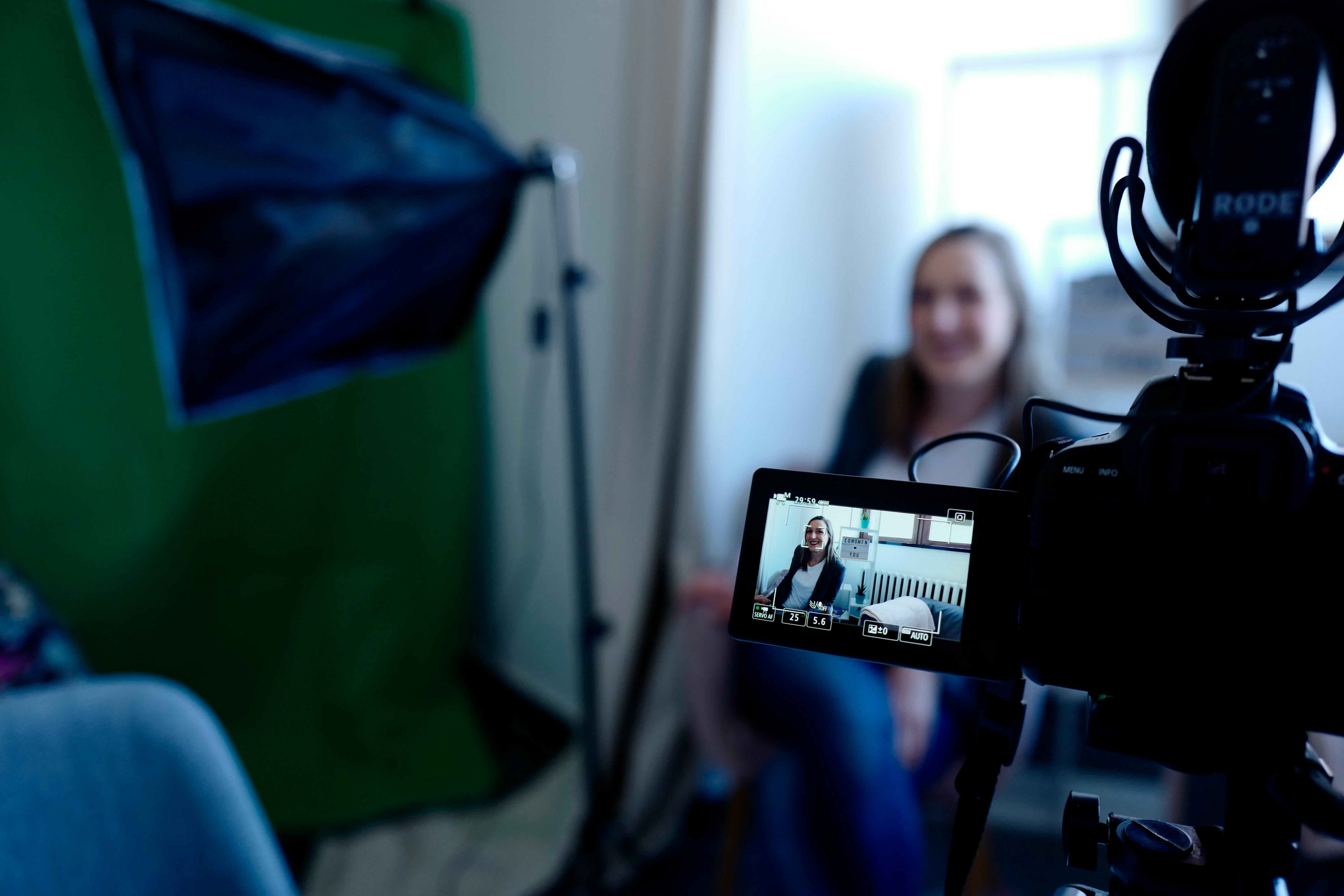 Professional using icheetz.life AI assistant during video presentation - real-time conversation intelligence for interviews and meetings